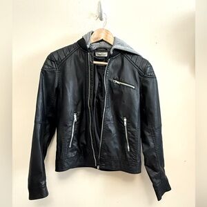 Boy’s H&M pleather jacket. Like new. Size12-13. Black